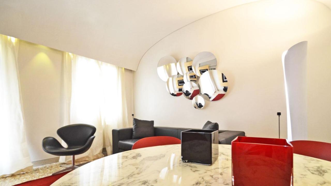 Ai Bareteri Luxury Canal View Venedig Exteriör bild