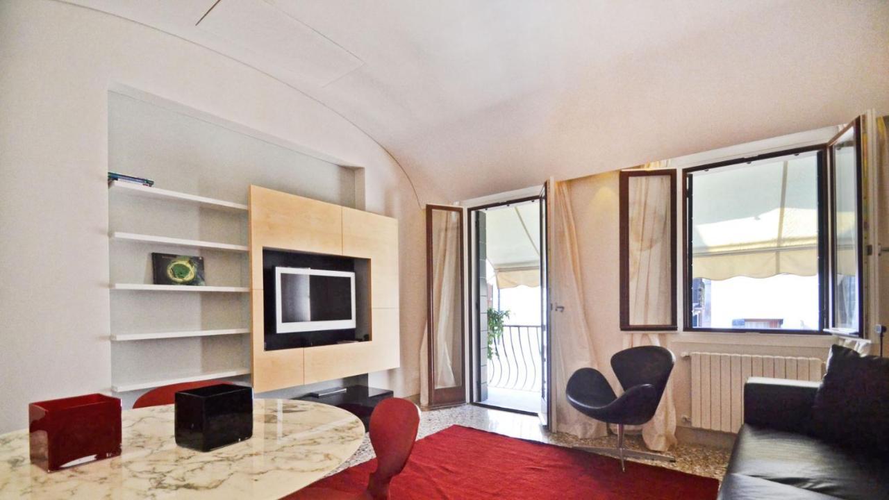 Ai Bareteri Luxury Canal View Venedig Exteriör bild