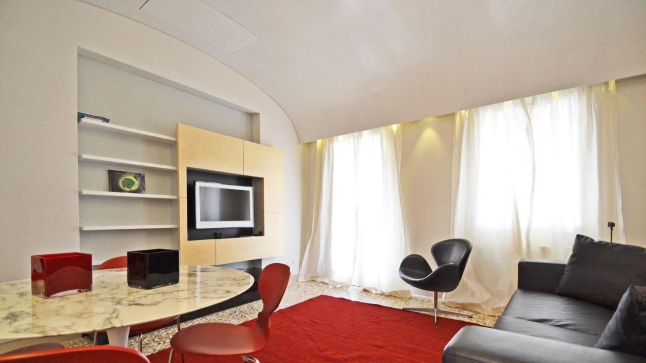 Ai Bareteri Luxury Canal View Venedig Exteriör bild