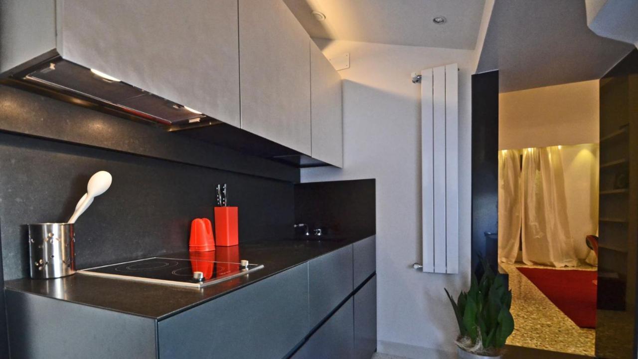 Ai Bareteri Luxury Canal View Venedig Exteriör bild